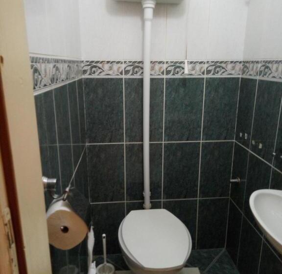 اتاق خانوادگی, Hostel Bata