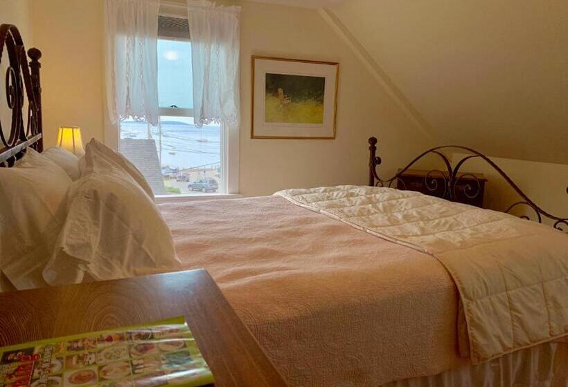 חדר סטנדרט לשלושה, Seaside Inn