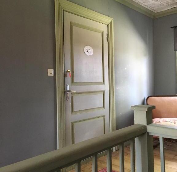 اتاق استاندارد با سرویس بهداشتی مشترک, Hallagårdens B&b