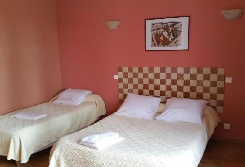 Четырехместный Номер Стандарт, Hôtel Restaurant Les Chasseurs