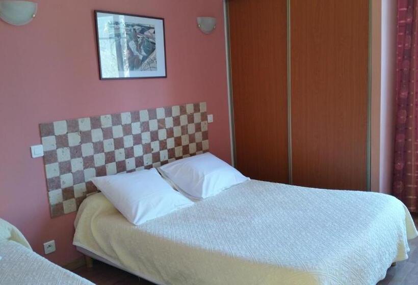 スタンダード４人部屋, Hôtel Restaurant Les Chasseurs