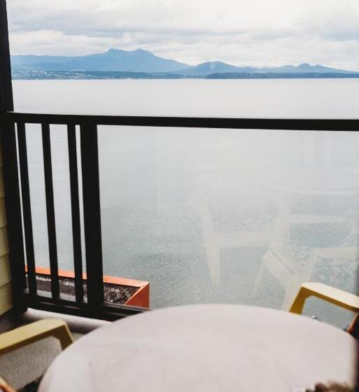 标准间, The Oceanfront