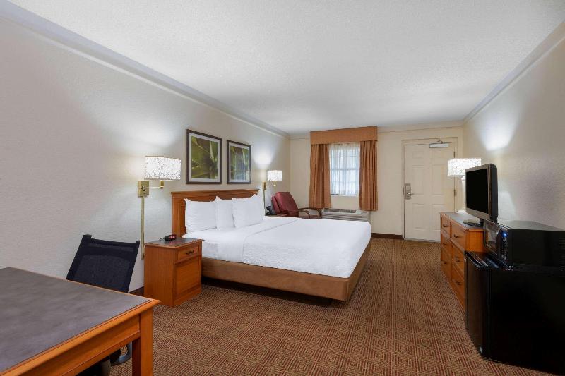 스탠다드 룸 킹사이즈 침대, La Quinta East Deerfield Beach   Boca Raton