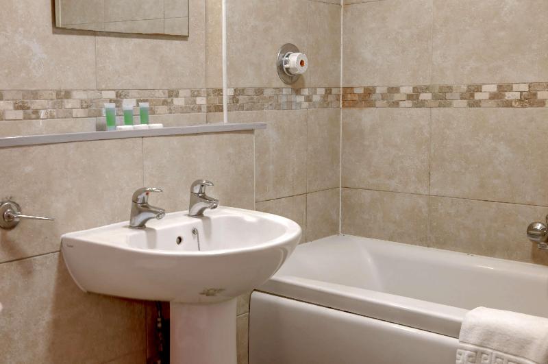 Семейный Номер, Sure Hotel By Best Western Reading
