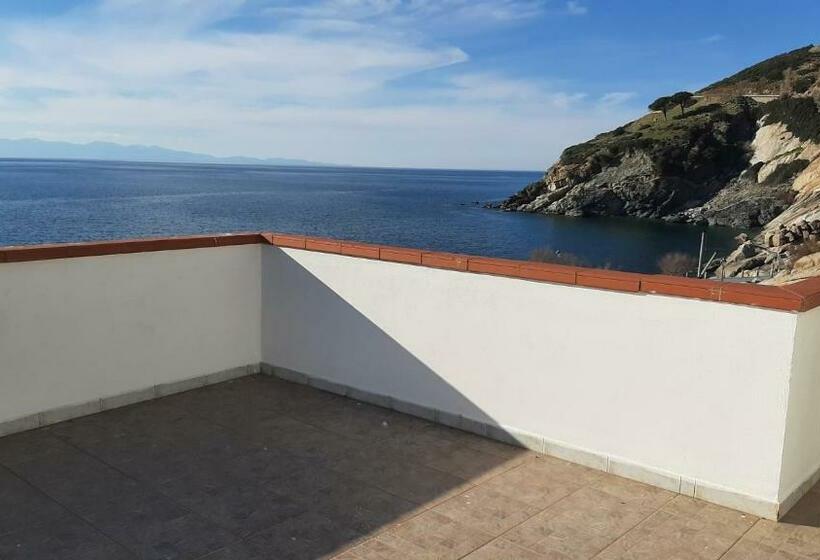 דירת חדר עם נוף לים ומרפסת, Appartamenti   Villa Mare