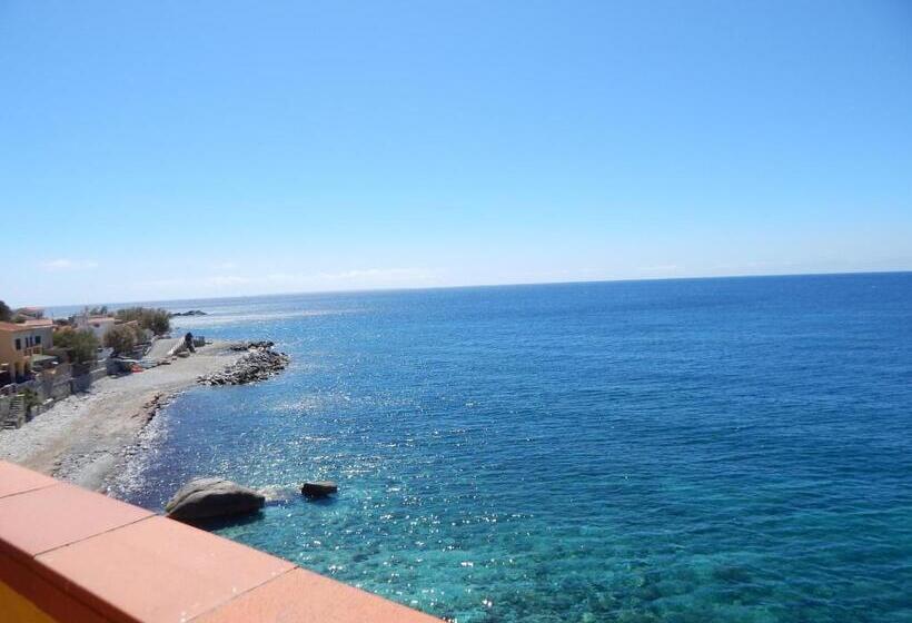 דירת חדר עם נוף לים ומרפסת, Appartamenti   Villa Mare