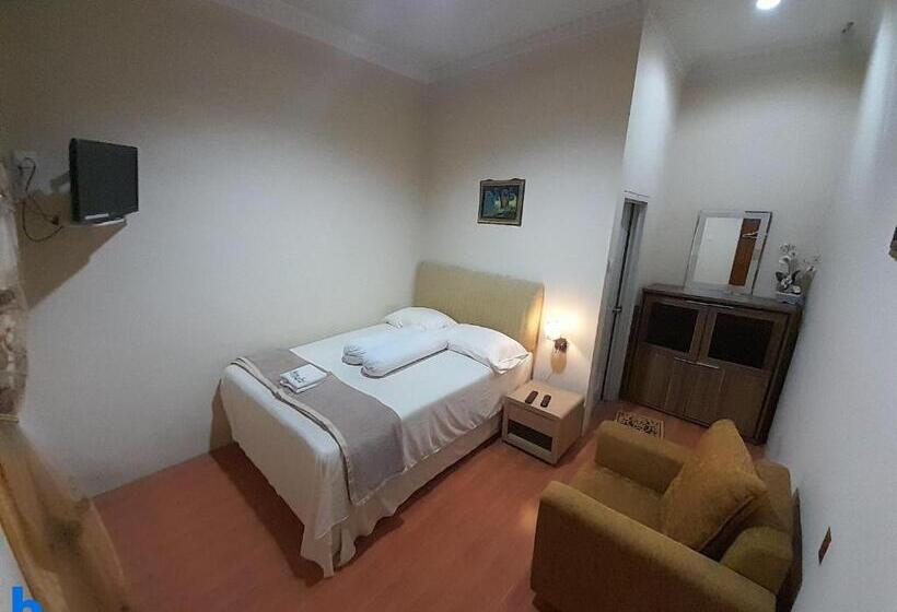 Номер Стандарт с Балконом, Marry Ind Gunung Kawi Guest House Malang