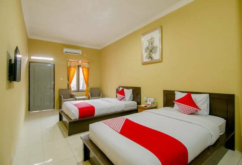 Номер Deluxe, Reddoorz At Bettah Coba Homestay Pelabuhan Ratu