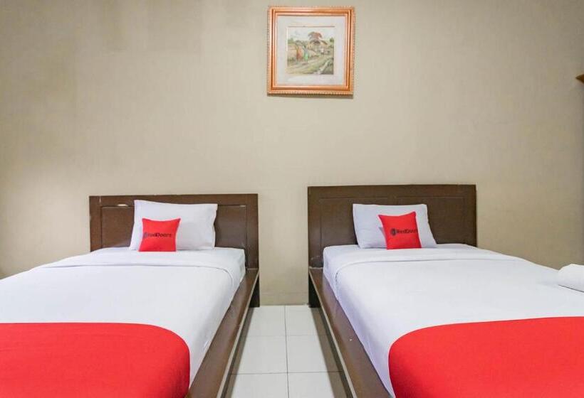 Номер Deluxe, Reddoorz At Bettah Coba Homestay Pelabuhan Ratu