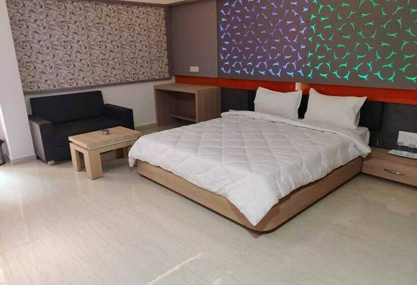 Номер Deluxe, The Grand Takshak