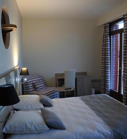 اتاق استاندارد با چشم‌انداز دریاچه, Hôtel Des Princes