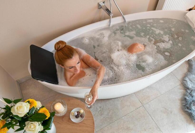 Номер Deluxe с Балконом, Landrefugium Obermüller Spa & Naturresort 4,5 Sterne