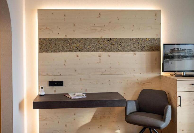 Номер Стандарт Вид на Сад, Landrefugium Obermüller Spa & Naturresort 4,5 Sterne
