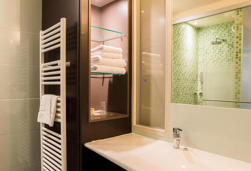Номер Стандарт Трехместный, Logis Le Rabelais Hôtel  Restaurant   Spa