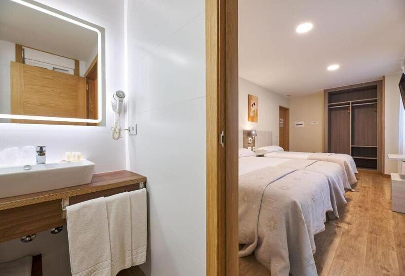 스탠다드 트리플 룸, Hostal Restaurante Teodora