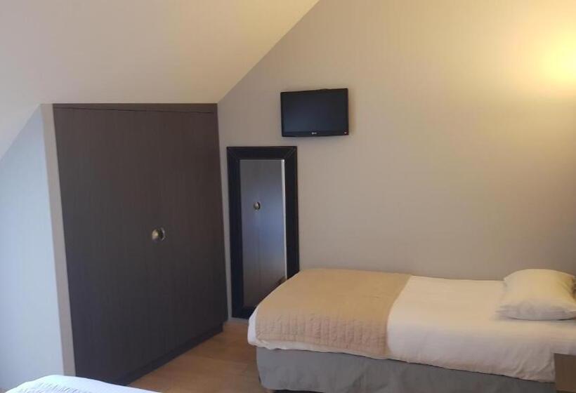 Номер Стандарт Трехместный, Logis Hôtel Des Deux Forts