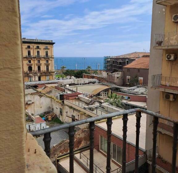 غرفة قياسية ثلاثية, Ag Home Adragna