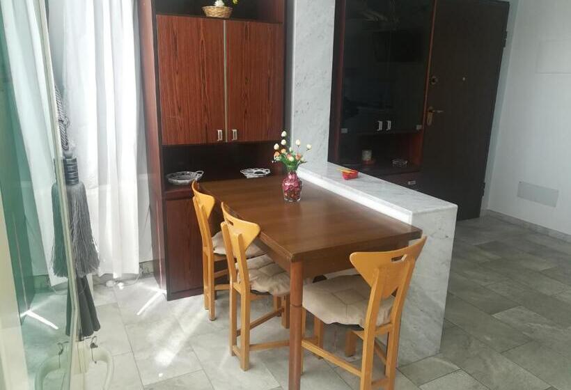 إستديو قياسى مزود بشرفة, Etna Sea House