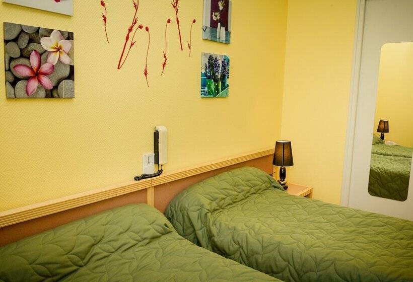 Quarto Estandar, Logis Hôtels   Hostellerie Des Lauriers   Hôtel Et Restaurant
