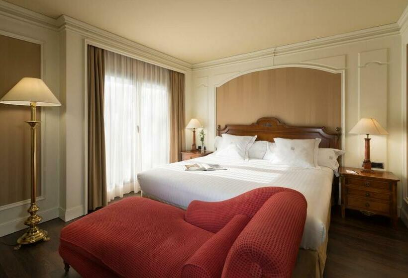 سوییت جونیور لوکس, Sevilla Center