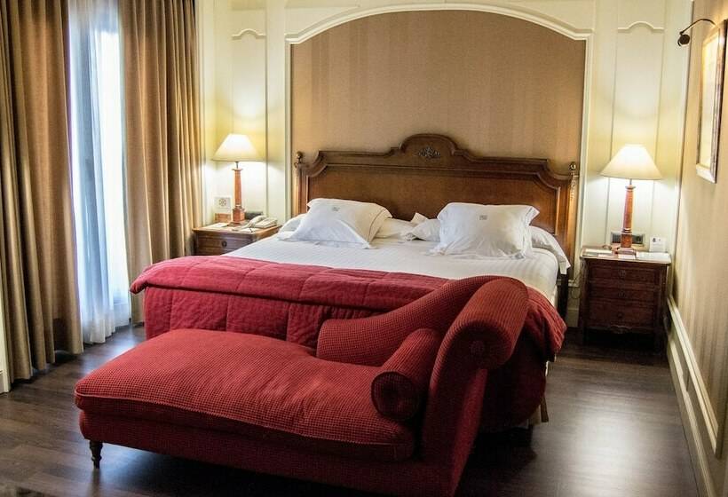 小型豪华套房, Sevilla Center