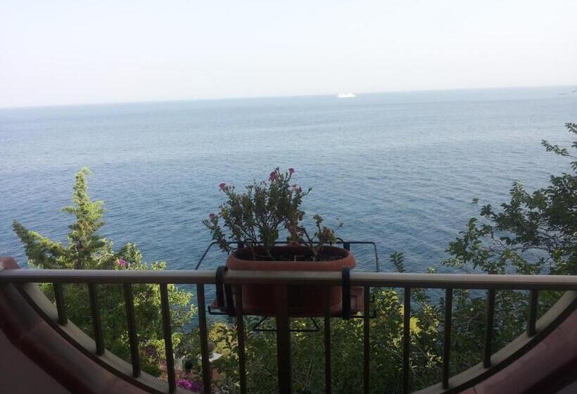 اتاق استاندارد با بالکن و چشم‌انداز دریا, Camere Santa Margherita