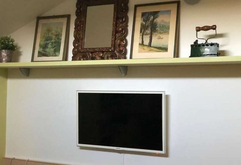 اتاق داخلی دلوکس, At 9