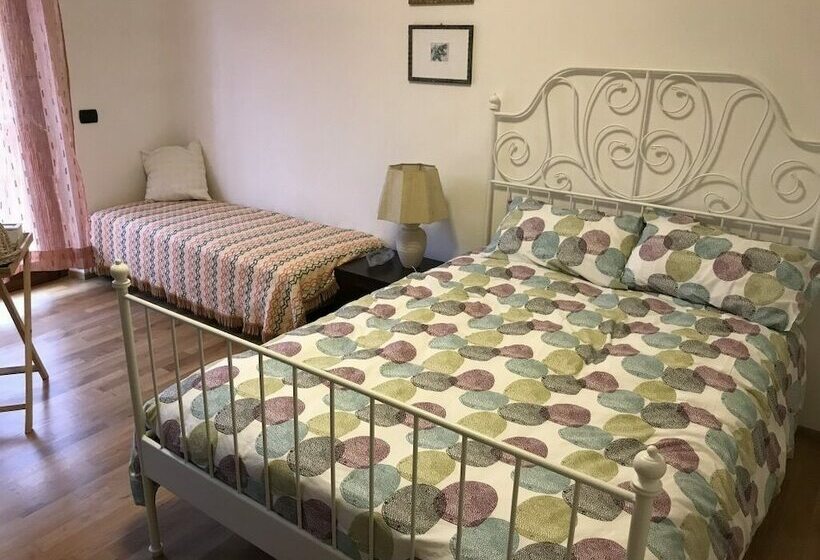 اتاق استاندارد سه نفره, Sally S B&b