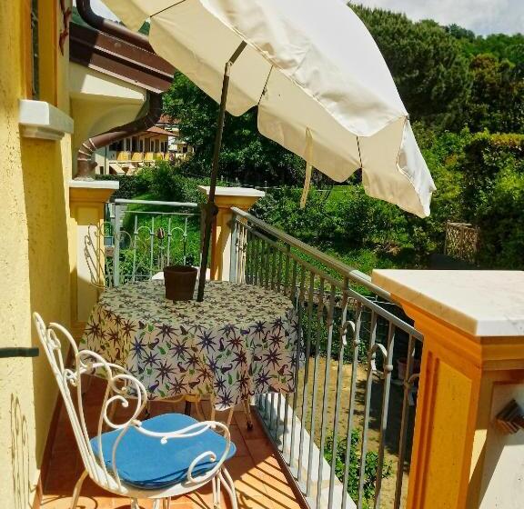 اتاق استاندارد سه نفره, Sally S B&b