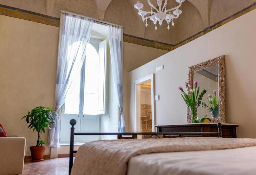 Номер Deluxe с Балконом, Palazzo Cariddi