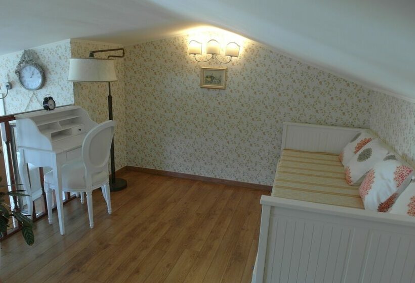 스위트, The White Villa