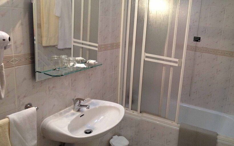 Номер Стандарт Трехместный, Alegre   Bussaco Boutique