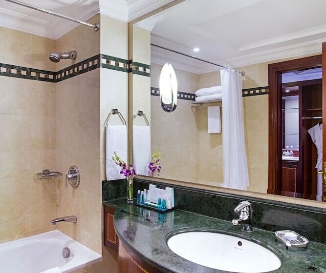 Номер Клуб, Corniche Hotel Abu Dhabi