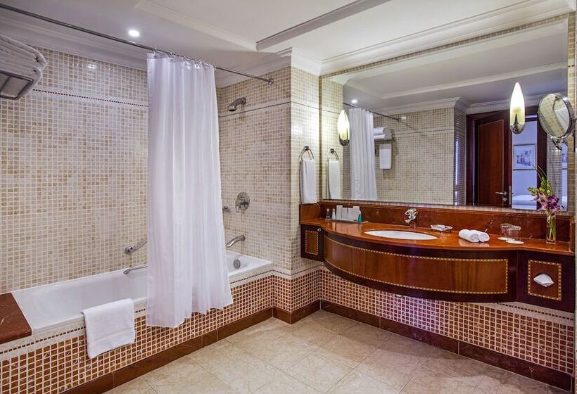 Королевский Люкс, Corniche Hotel Abu Dhabi
