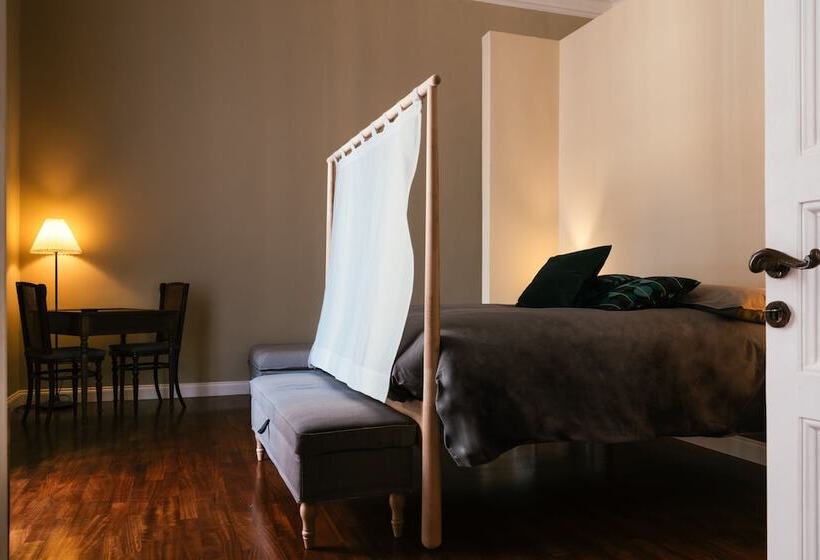 اتاق راحتی سه تخته, B&b Le 4 Leggende