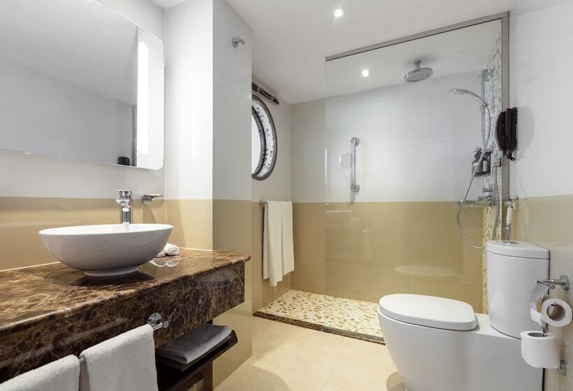 اتاق استاندارد با چشم‌انداز دریا, Crowne Plaza Muscat, An Ihg