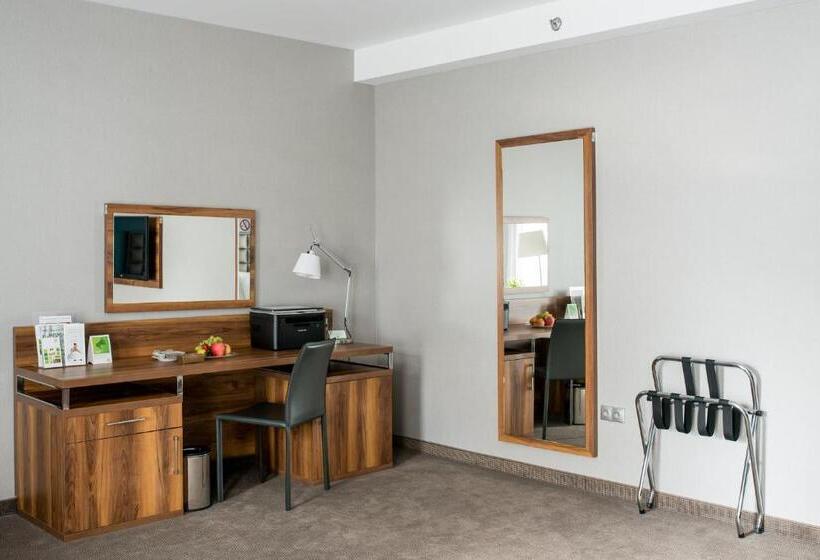 Люкс Кровать Кинг, Holiday Inn Krakow City Centre, An Ihg