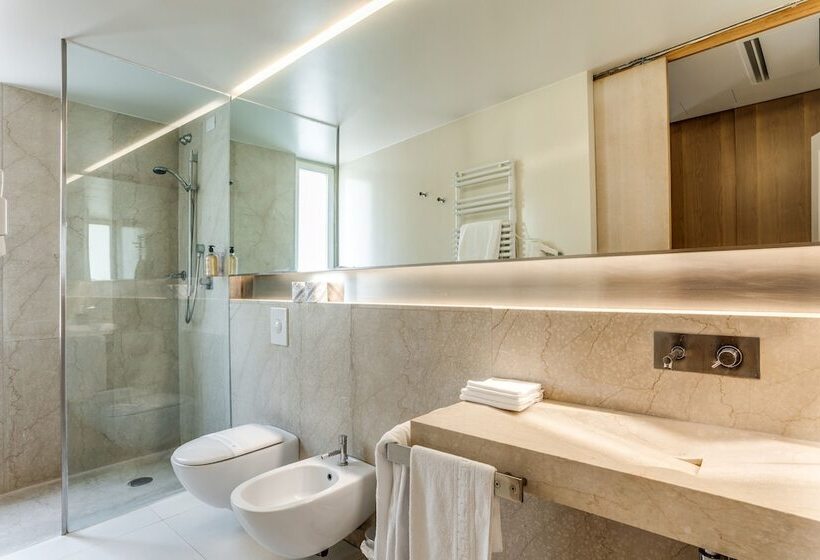 Economy Triple Room, Minerva