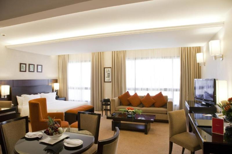 اتاق اجرایی با تخت بزرگ, Ramada Plaza By Wyndham Beirut Raouche