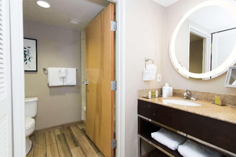 プールビュースタンダードルーム, Doubletree Resort By Hilton Grand Key   Key West