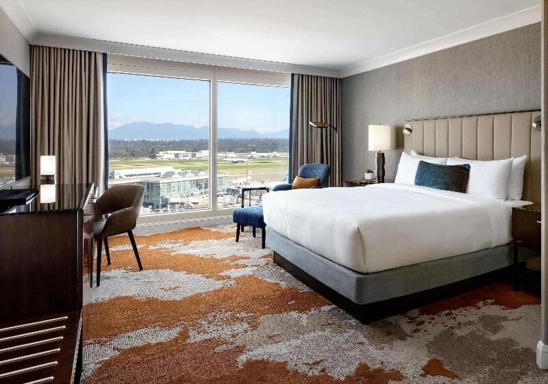 キングサイズベッドのスタンダードルーム, Fairmont Vancouver Airport Interminal