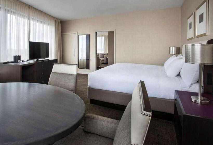 חדר סטנדרט עם מיטת קינג, Hyatt Regency Pittsburgh International Airport