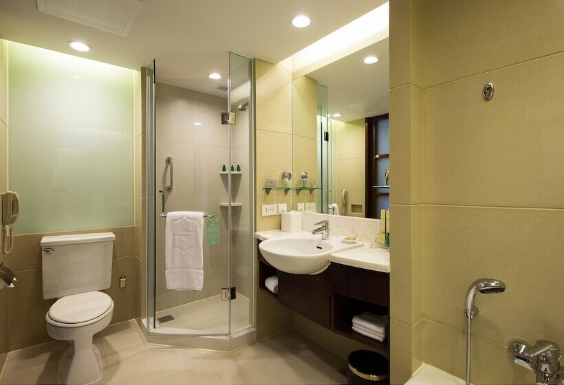 Номер Deluxe, Shangri La Qingdao   May Fourth Square
