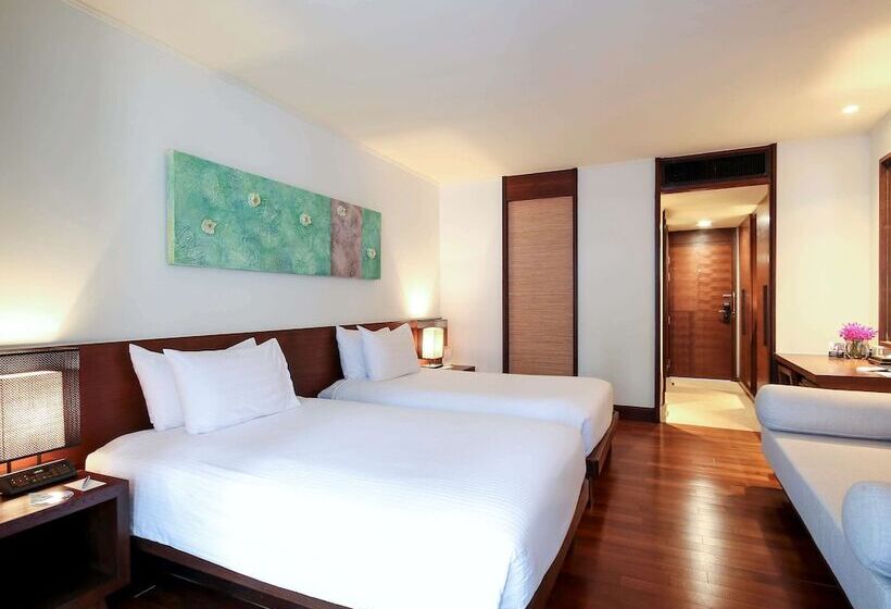 Номер Стандарт с Балконом, Pullman Pattaya Hotel G