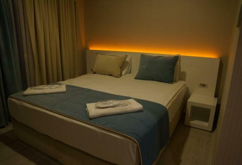 Номер Стандарт Вид на Бассейн, The D Hotel Spa & Resort