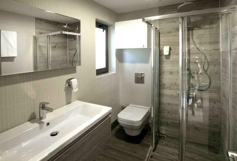 Номер Стандарт Вид на Бассейн, The D Hotel Spa & Resort