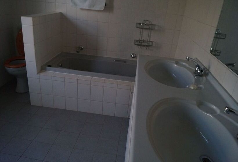 Quarto Familiar, Miraton Eastgate Suites