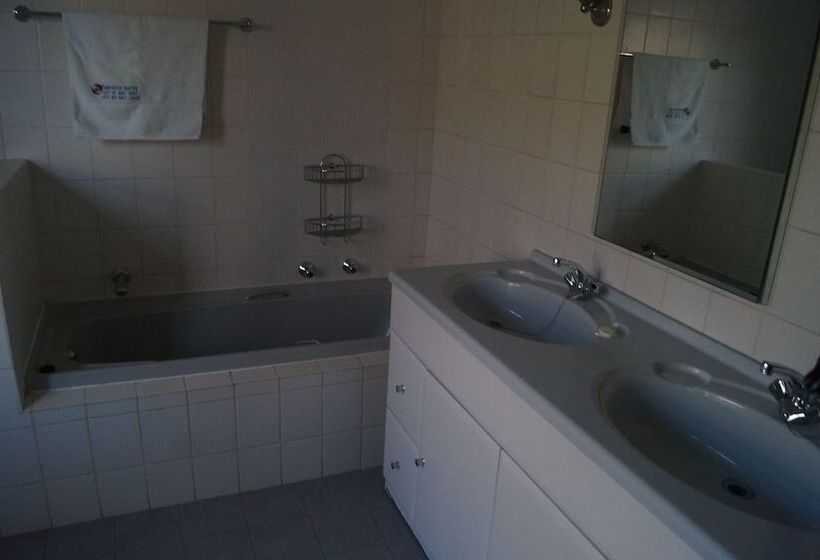 اتاق خانوادگی, Miraton Eastgate Suites