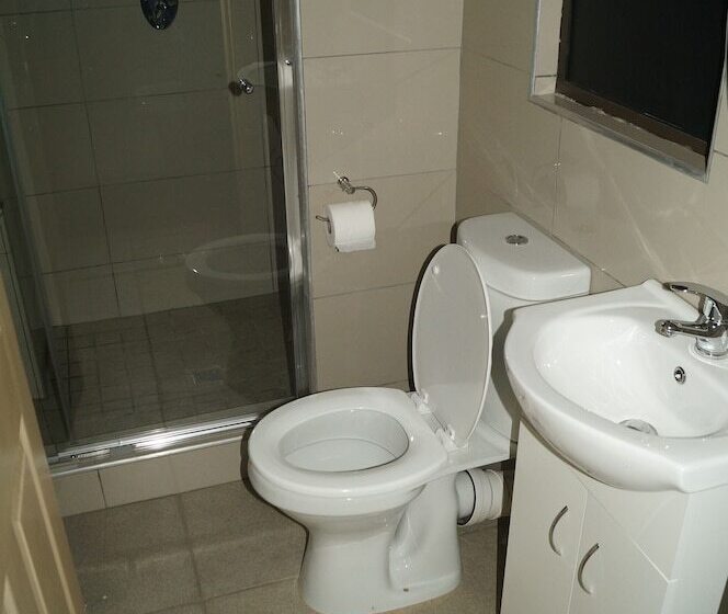 Quarto Familiar, Miraton Eastgate Suites