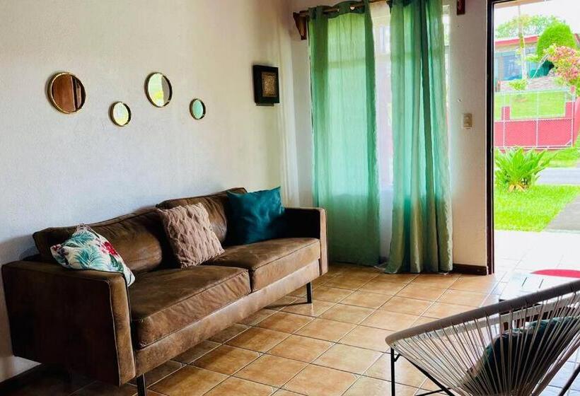 Дом 2 Спальни, Beautiful Casa Aire Near Lake Arenal In Nuevo Arenal   Casas Airelibre